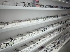 -美式眼镜·授权蔡司.依视路.尼康.豪雅.明月(南翔印象城店)