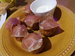 炸金枪鱼奶酪球配西班牙火腿-HELLO 27 意面·沙拉·帕尼尼