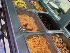 自助取餐区-努尔古丽奶茶