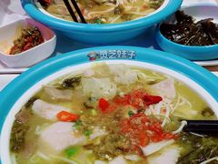 -灵芝妹子海鲜米线(劳动公园店)