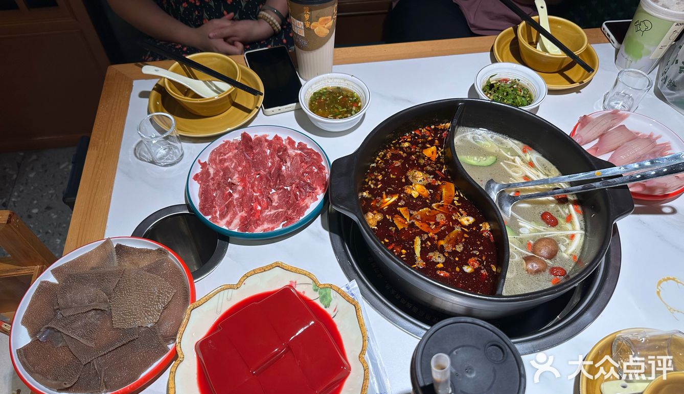 今天火锅吃撑了，超满足