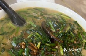 Red Stir-fried Snakehead Fish with Noodles