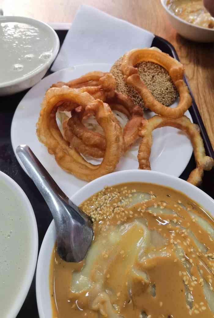 尹三豆汁(光明楼店)-"尹三,号称京城最正宗的豆汁儿店,不愧是用.