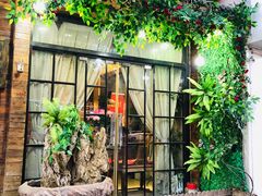 -愉肴麻辣香锅(中山路店)