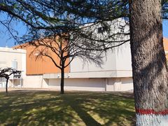 -思念果岭湖畔花房餐厅