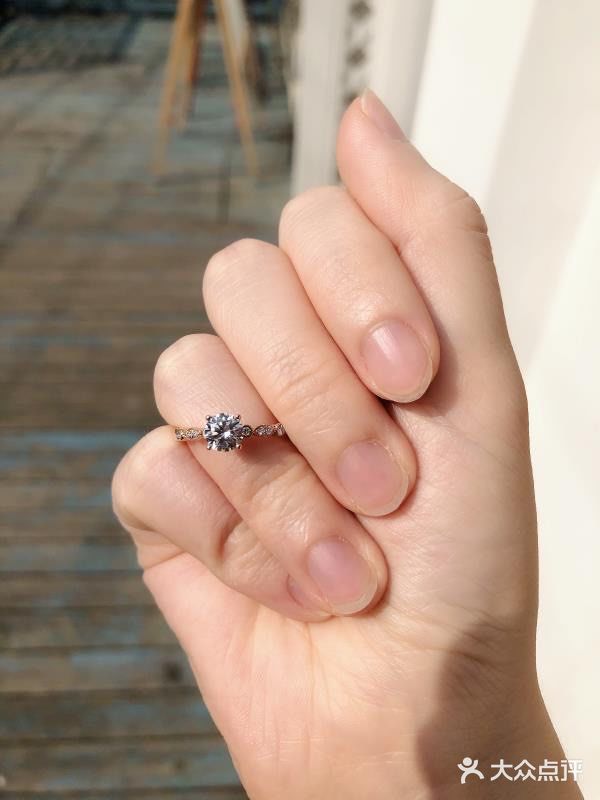 一眼万年 只属于我的真爱钻戒挑了半年 [加油]