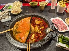 -宽板凳老灶火锅(台湾街店)