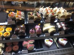 -85度C(生甜甜圈研究工坊·上海平凉店)