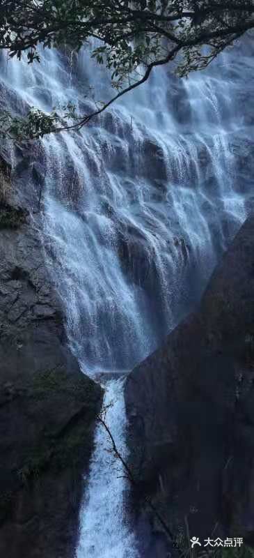 有山有水有瀑布，是个不错的大氧吧