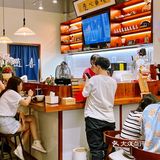 米血蘸上酱料 微微辣 入口不粘牙 好吃