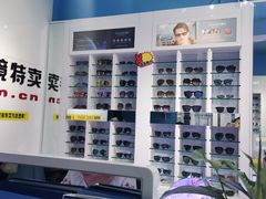-提一眼镜·蔡司·依视路(小寨店)