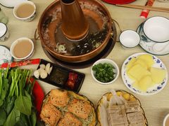 -洞庭洲·防空洞火锅·铜锅涮肉·烧烤(新百广场店)