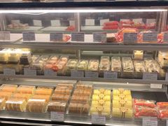 面包甜点陈列柜-红宝石·鲜奶小方·海派西点房(金杨店)