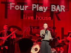 -FOUR PLAY BAR