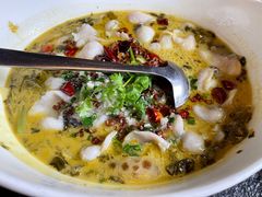 酸菜爱上黑鱼-河畔春天时尚餐厅