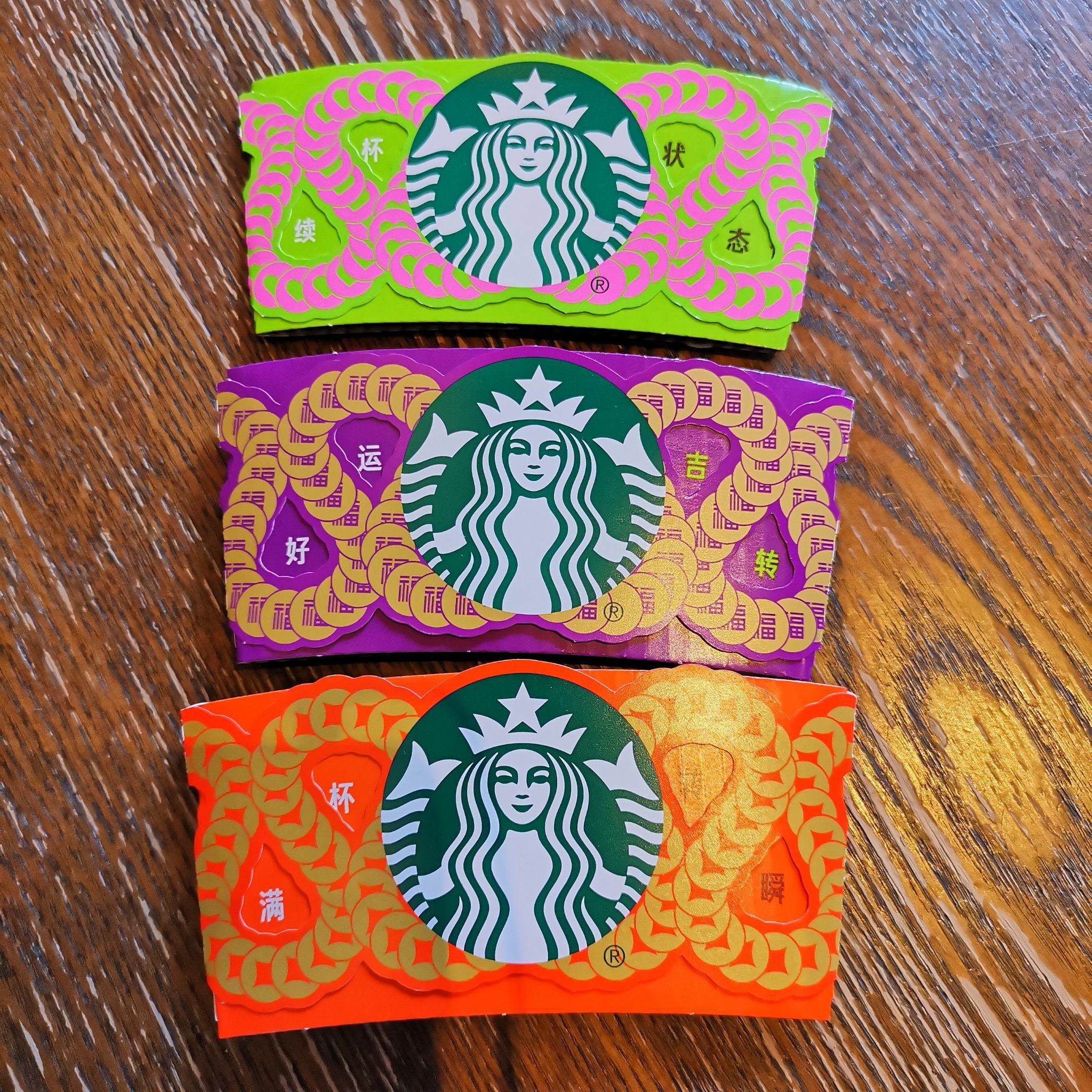 星巴克的蛇年新杯套出来了