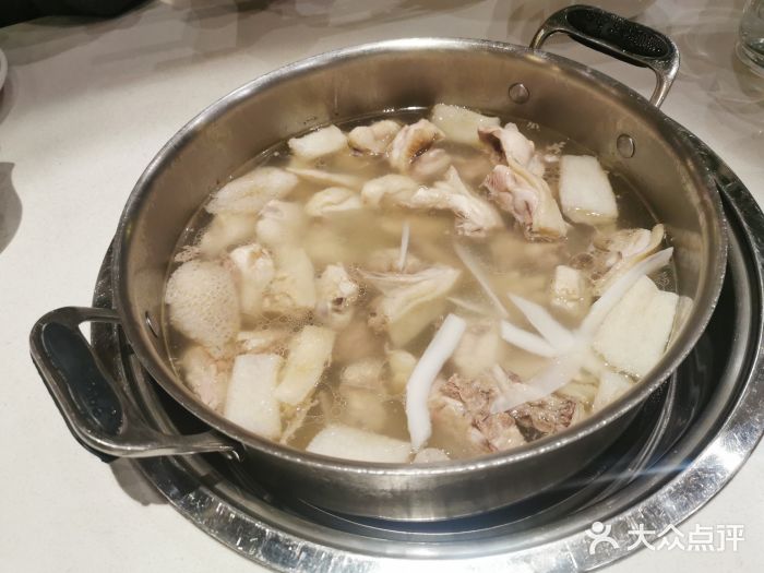 椰小吉·烹然四季出品(世欧广场南区店)竹荪椰子鸡图片