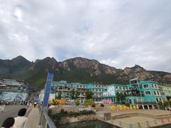 -百里峡七彩艺术小镇