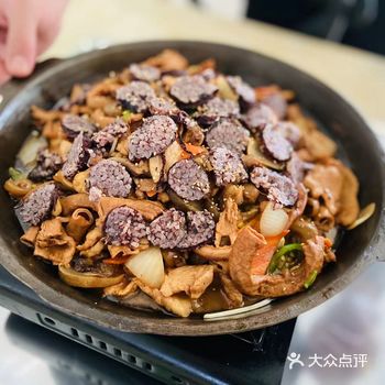 开在长白山万达度假村内部的一家韩式餐厅，外地天寒地冻