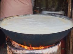 大锅正在煮豆浆-云南大锅豆浆店