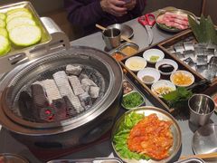 -围炉肉舍•炭烤活鳗•丹东海鲜烤肉(步行街店)