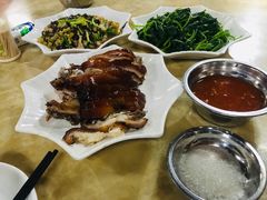 -黄记四更烤乳猪店