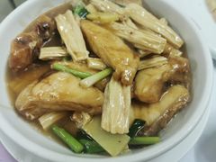 姜葱腐竹焖鱼腩-文记壹心鸡(宝华路店)
