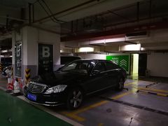 -飞洲国际广场-地下停车库