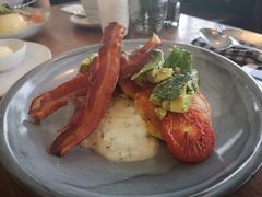 -ROAST coffee & eatery