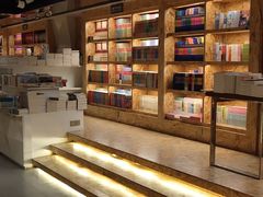 -新华里咖啡书吧(新华书店小寨店)