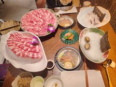 -泓炙颐凤鲜海鲜火锅料理(桐乡店)