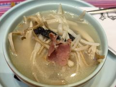 -香巴拉云南餐厅(华莱坞店)