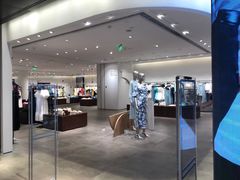 -URBAN REVIVO(高德置地广场·春广场店)