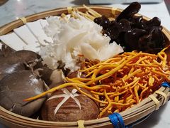 -尚尚仙·酸汤猪手·猪肚鸡火锅(华联万柳购物中心店)