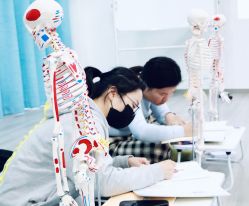 -亚太瑜伽普拉提学院