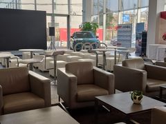 -上海冠松华奥奥迪4S店(张江店)