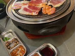 -围炉肉舍•炭烤活鳗•丹东海鲜烤肉(步行街店)