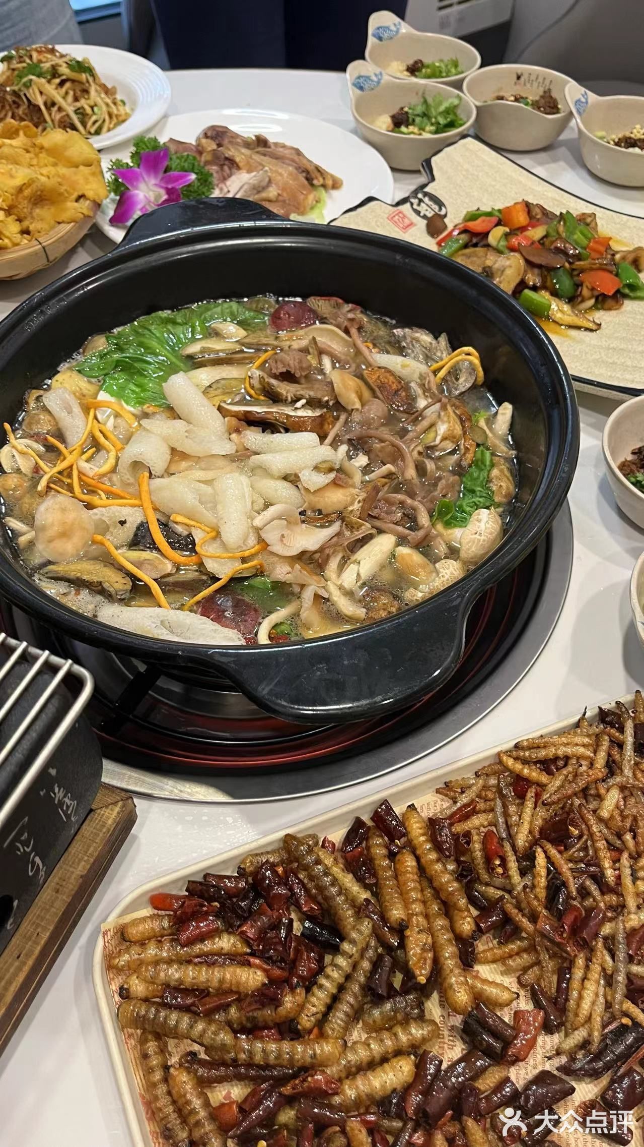 云南美味的的菌子火锅