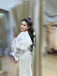 -月月婚纱礼服仓储店(王府井店)