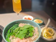 -伴山牛贵州黄牛肉火锅·苗疆非遗艺术餐厅(上海首店)