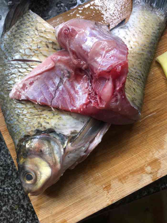 鱼收到后,鱼肉有臭味,肉质已经进入腐败期.死亡有4小时这样.售卖死鱼.