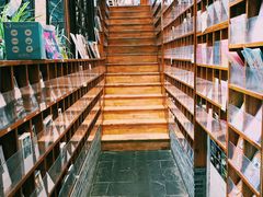 -猫的天空之城概念书店(苏州平江店)