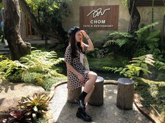 -Chom Cafe and Restaurant
