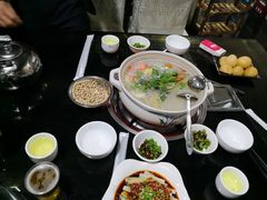 酸汤豆米火锅-黔府豆米火锅野菜馆(南马店)