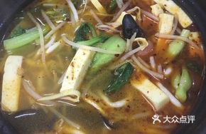 Stewed Seafood Potato Noodles in Clay Pot