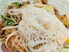 蒜香牛肉春卷捞檬-甘容西贡越南粉