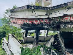 -四川汶川特大地震漩口中学遗址