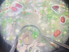 -茸梅路右拐龙虾-农家菜(松江店)