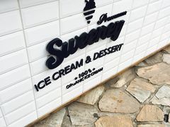 售货车上的标志-Sweeney冰淇淋