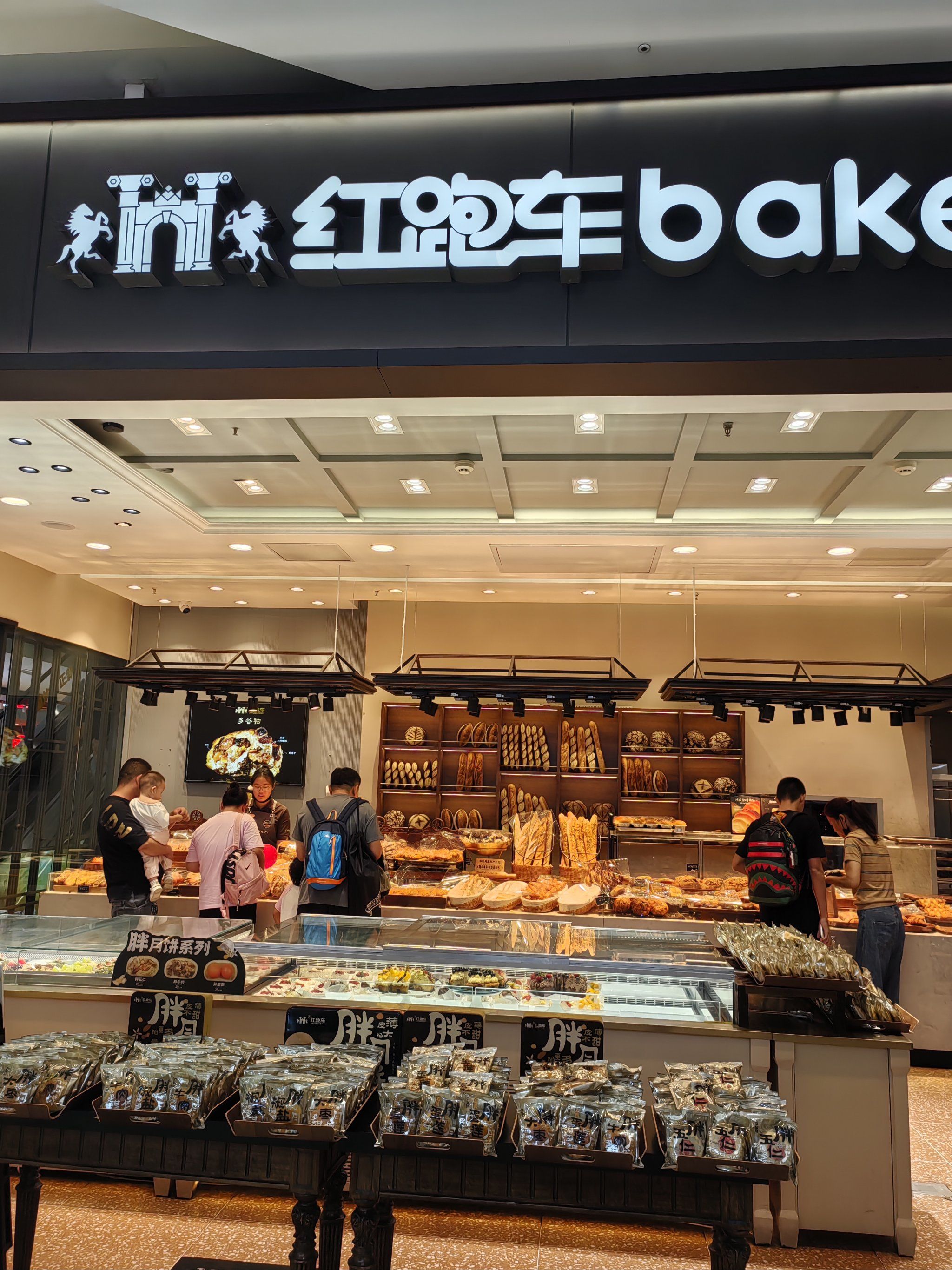 红跑车面包长得真好看